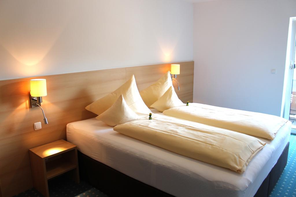 Hotel-Pension Falkensteiner Sankt Gilgen Room photo